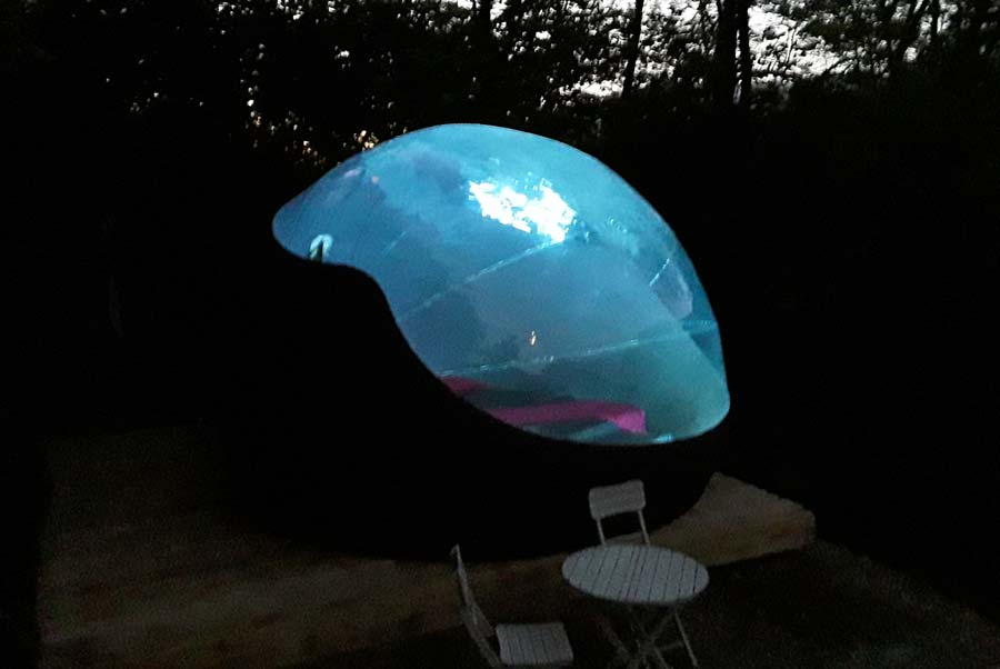 Début de soirée dans le Louron, ambiance bleutée sous la bulle transparente